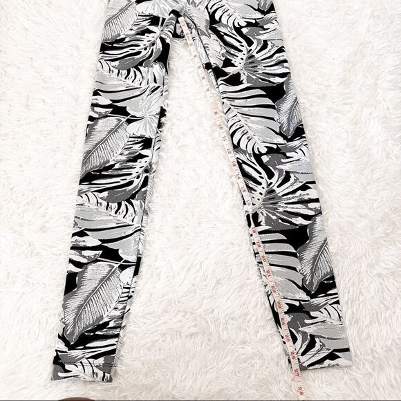 Koral Black White Floral Paradise High Rise Athletic Leggings SZ S NWOT - Picture 12 of 12